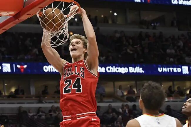  马尔卡宁高效输出爵士轻取黄蜂保持竞争态势