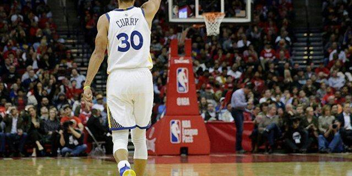  库里单场命中九记三分，勇士射落太阳保持不败